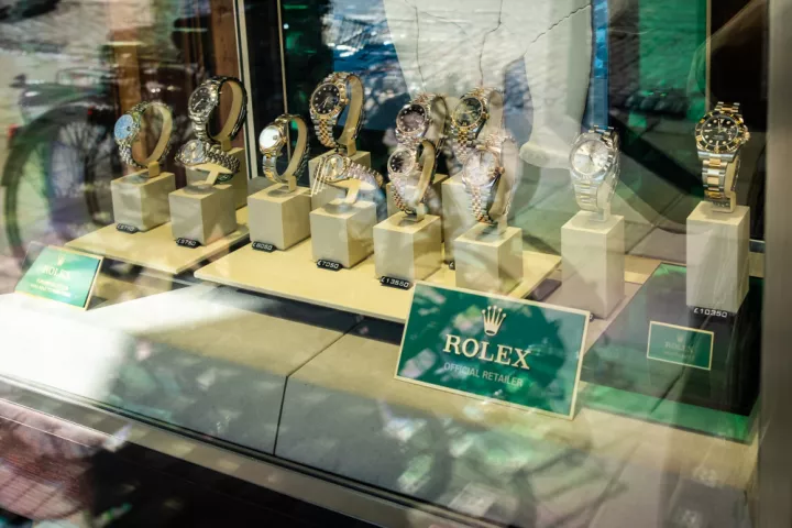 Από τα Rolex έως τις κάψουλες καφέ - Οι αποφάσεις του Τραμπ που επηρεάζουν τους καταναλωτές 