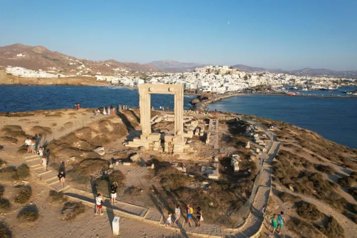 Μηνυτήρια αναφορά κατά αγνώστου από την Εφορεία Αρχαιοτήτων Κυκλάδων για ανάρμοστη ενέργεια στη Νάξο