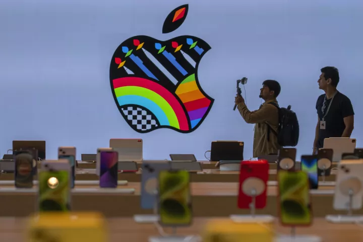 Οι προμηθευτές της Apple «βλέπουν» πως οι δασμοί του Τραμπ δεν θα επηρεάσουν το νέο iPhone 