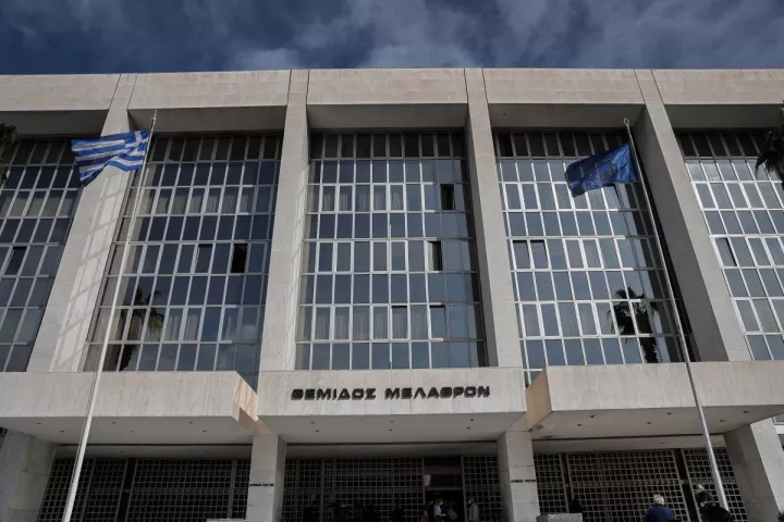 Άρειος Πάγος: Τα κινητά τηλέφωνα παραδίδονται κατά την είσοδο στα ανακριτικά γραφεία