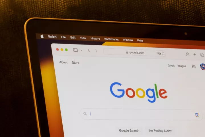 Η Google αρνείται ότι οι δυνατότητες αναζήτησης με AI μειώνουν την επισκεψιμότητα των ιστοσελίδων