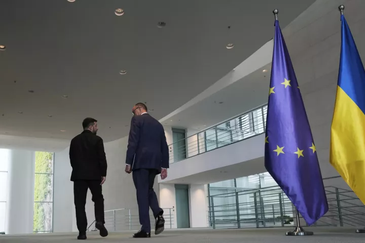 Συνάντηση Τραμπ με Πούτιν: Ο Ζελένσκι θέλει τη συμμετοχή και της ΕΕ στις ειρηνευτικές διαδικασίες