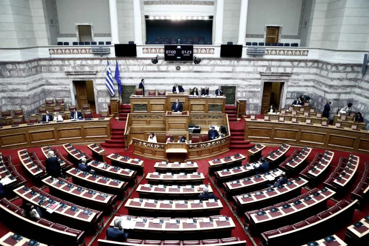 Κατατέθηκε στη Βουλή το νομοσχέδιο για το μεταναστευτικό – Τι προβλέπει, τι αλλάζει στο θεσμικό πλαίσιο