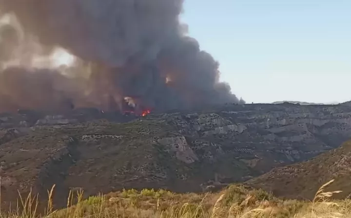 Φωτιά στο Χελιδόνι της Αρχαίας Ολυμπίας: Μήνυμα του 112 για εκκένωση πέντε περιοχών
