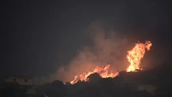 Live χάρτες με τα μέτωπα των πυρκαγιών (vid)