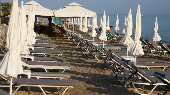 Χαλκιδική: Η μειωμένη επισκεψιμότητα έριξε την κατανάλωση - Το «μοντέλο» που θα δώσει «φιλί ζωής» στις επιχειρήσεις
