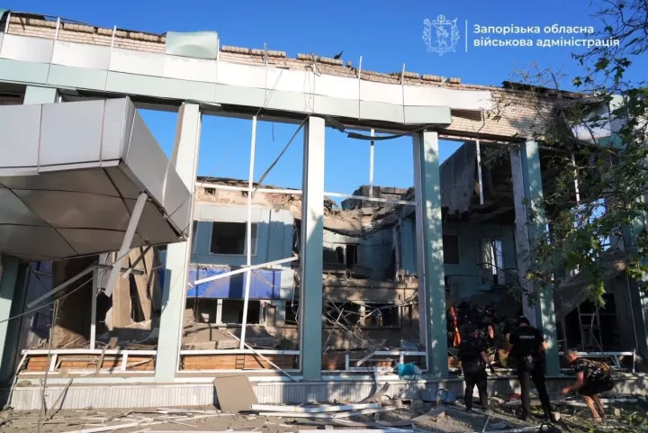 Ρωσική επίθεση στη Ζαπορίζια: 12 τραυματίες και υλικές ζημιές (pics&vids)