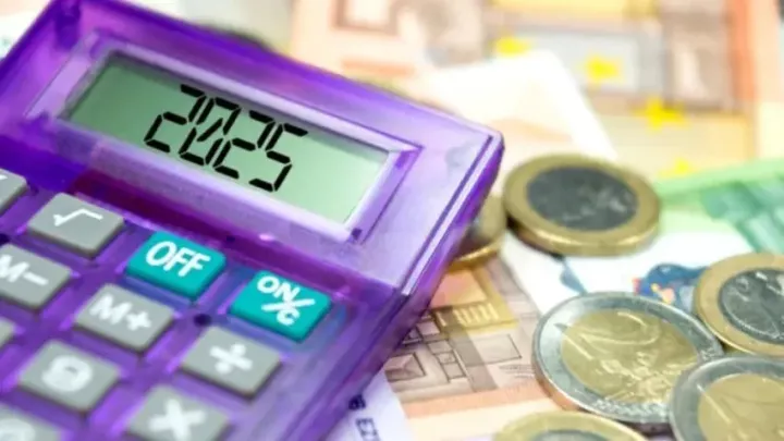 Ρύθμιση Οφειλών: Εξωδικαστικός ή διαπραγμάτευση με την τράπεζα - Δύο δρόμοι για οικονομική ανάσα, τα «υπέρ» και τα «κατά»
