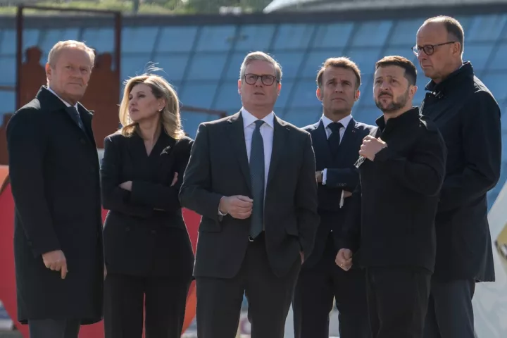 Οι Ευρωπαίοι επιδιώκουν επαφές με τον Τραμπ πριν από τη συνάντησή του με τον Πούτιν