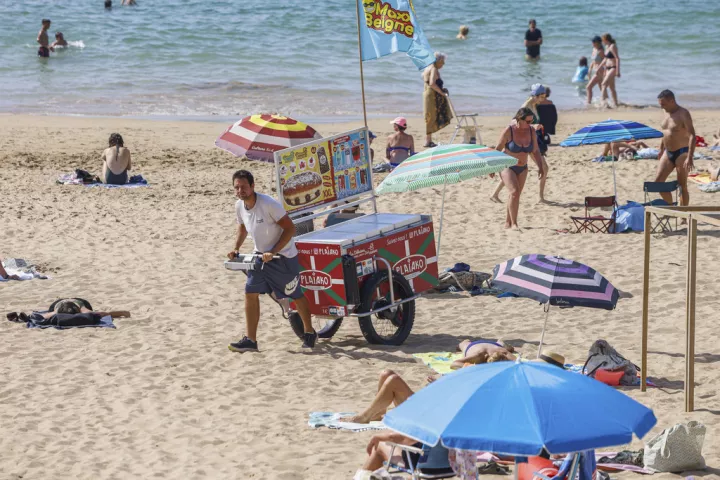 Καύσωνας έως 42°C στη Γαλλία: Αναμένονται εξαιρετικά επίπεδα ζέστης (pics)