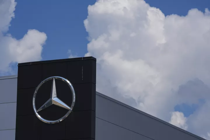 Η Mercedes επικρίνει την ΕΕ για την απαγόρευση CO2 από το 2035