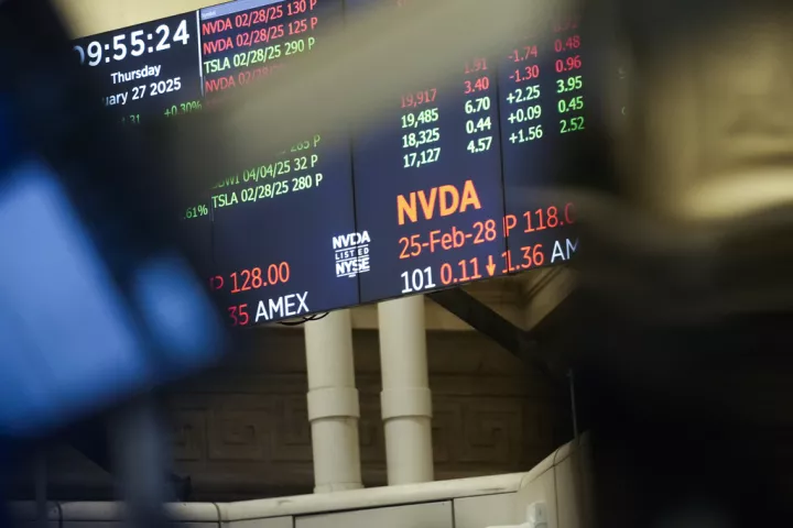 Το «μερίδιο» του Τραμπ σε Nvidia και AMD πιέζει τις τεχνολογικές μετοχές στην Wall Street