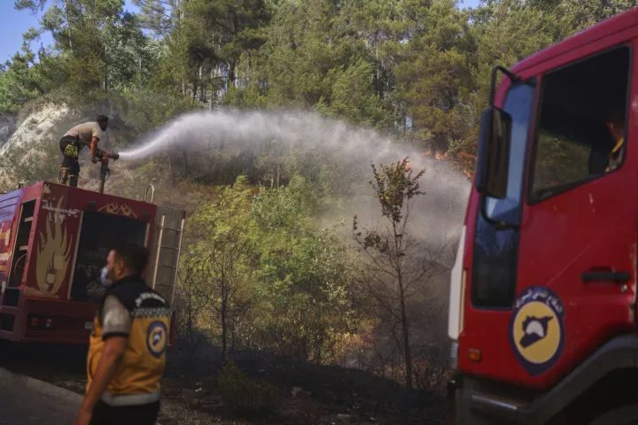 Τουρκία: Πάνω από 2.000 άνθρωποι απομακρύνονται εξαιτίας πυρκαγιάς στην Τσανάκαλε (vid)