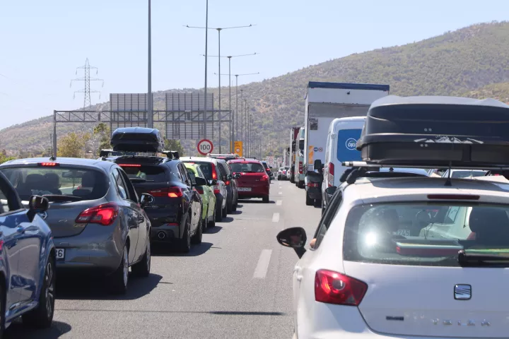 Αποκαταστάθηκε μετά από τέσσερις ώρες η κυκλοφορία Αθηνών-Κορίνθου