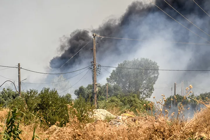 Αντιπεριφερειάρχης Αχαΐας: Οι φλόγες απειλούν εργοστάσια στη ΒΙΠΕ, μάχη να μην καεί η φυλακή