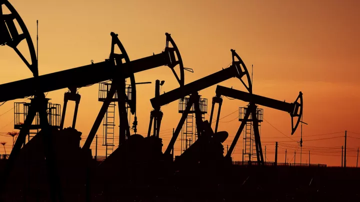IEA: Οι παγκόσμιες αγορές πετρελαίου θα αντιμετωπίσουν υπερπροσφορά ρεκόρ το 2026