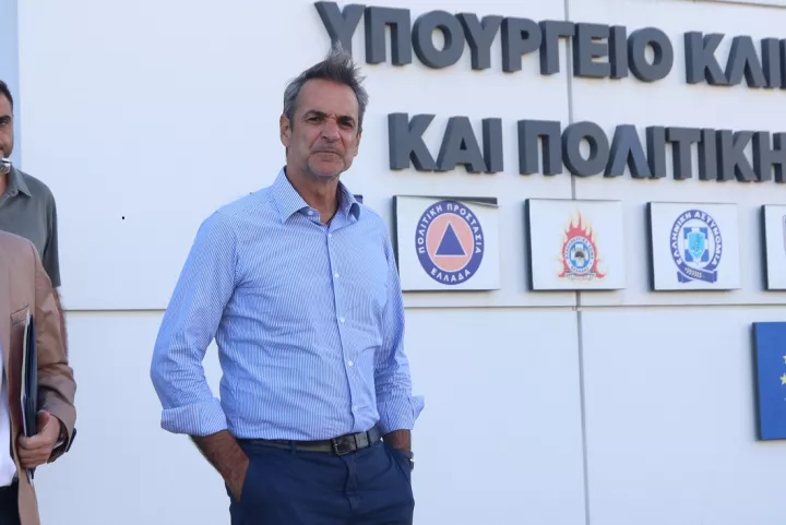 Σύσκεψη στο Εθνικό Συντονιστικό Κέντρο για τη Διαχείριση Κρίσεων υπό τον Κυρ. Μητσοτάκη για τις πυρκαγιές