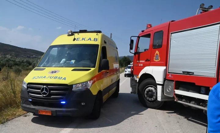 ΕΚΑΒ: Πυροσβέστες με αναπνευστικά προβλήματα στα πύρινα μέτωπα