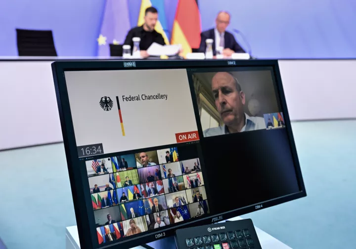 Καθησυχαστικά μηνύματα από την τηλεδιάσκεψη, αλλά αβεβαιότητα ενόψει των συνομιλιών Τραμπ - Πούτιν