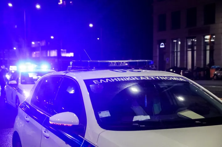 Επευφήμησαν τον 25χρονο που κατηγορείται για τη φωτιά στο γηροκομείο της Πάτρας