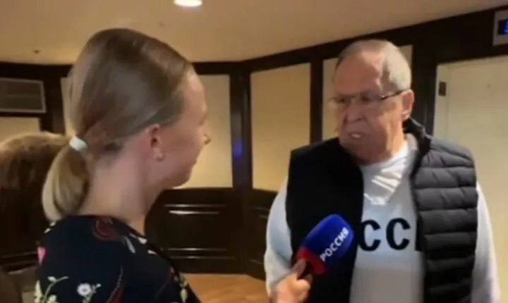 «Make Russia Great Again»: Πώς ερμηνεύει το CNN την επιλογή Λαβρόφ να φορέσει φούτερ με την ένδειξη «ΕΣΣΔ»
