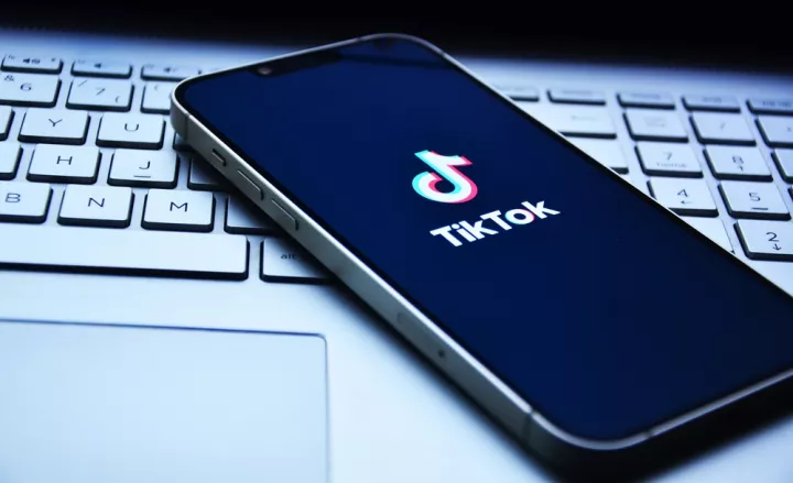 TikTok: Προσαρμογή αποτελεσμάτων αναζήτησης και σχολίων με βάση τους νέους κοινωτικούς κανόνες