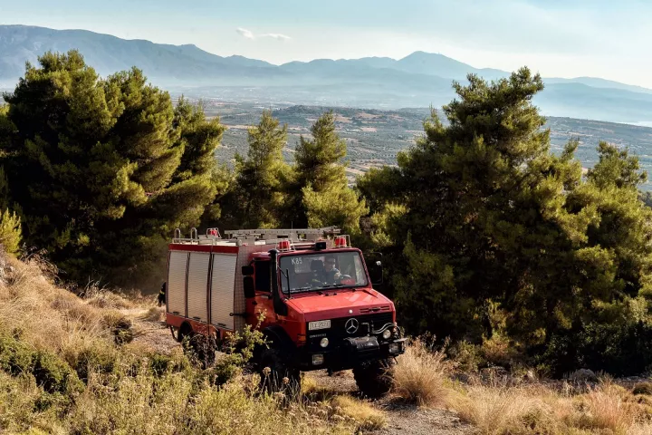 Φωτιά στη Λάρισα πλησίον της εθνικής οδού Αθηνών - Θεσσαλονίκης 