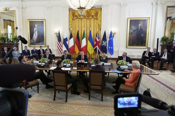 Τραμπ: Η Ρωσία δέχεται εγγυήσεις ασφαλείας για την Ουκρανία - Ανοιχτό το ενδεχόμενο «ανταλλαγής εδαφών»