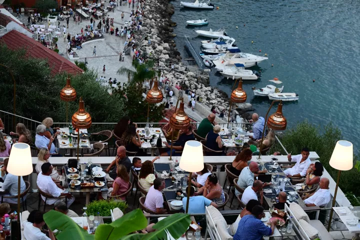 Αυξημένες 11% οι ταξιδιωτικές εισπράξεις στην Ελλάδα για το πρώτο εξάμηνο του 2025