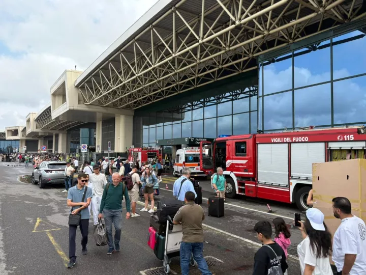 Ιταλία: Πρόσφυγας έβαλε φωτιά σε check-in στο αεροδρόμιο Μαλπένσα του Μιλάνο (vid)