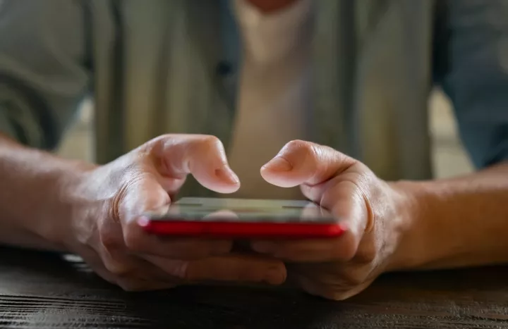 Στάσιμες οι πωλήσεις smartphones το β΄ τρίμηνο του 2025