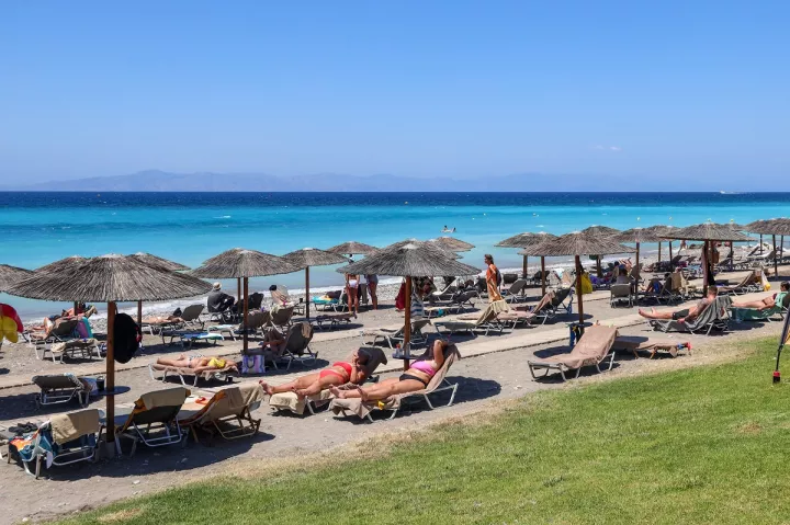 Πάνω από 7,6 δισ. οι εισπράξεις για το πρώτο εξάμηνο του 2025 - Στα 622 ευρώ η μέση δαπάνη ανά ταξιδιώτη