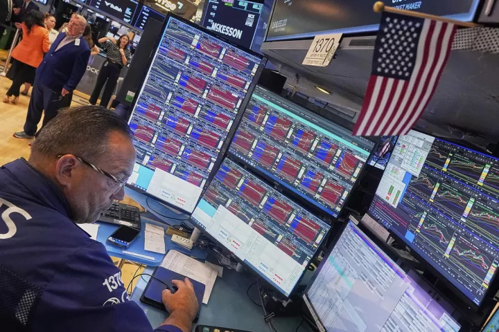 Απώλειες στη Wall Street για S&P 500 και Dow Jones με το βλέμμα στραμμένο στη Fed