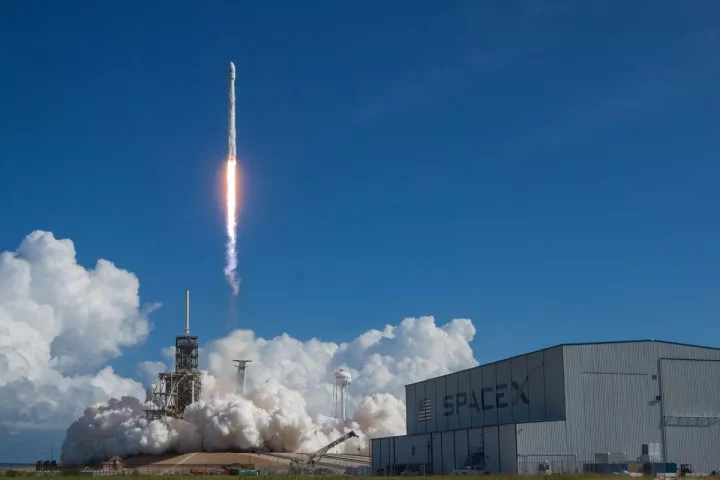 SpaceX: Εκτόξευσε ένα αμερικανικό διαστημικό μη επανδρωμένο στρατιωτικό αεροσκάφος (vid)