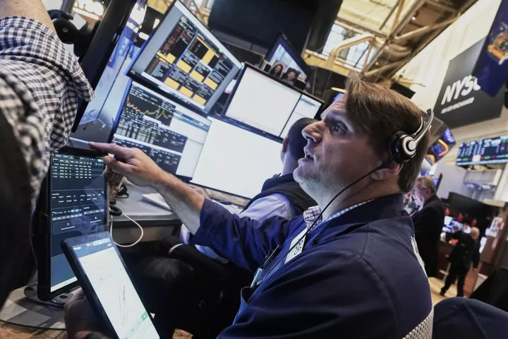 Άνοδος στη Wall Street, υποχωρεί το δολάριο έναντι του ευρώ μετά τις δηλώσεις Πάουελ