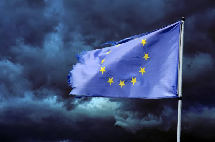 Ορδή από κότες χωρίς ευρωστρατό η ΕΕ και στο βάθος Τουρκία