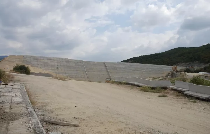 Το μεγάλο φράγμα που έγινε σε δύο χρόνια: Η πολιτική της καμένης γης γάγγραινα για την πρόοδο του τόπου