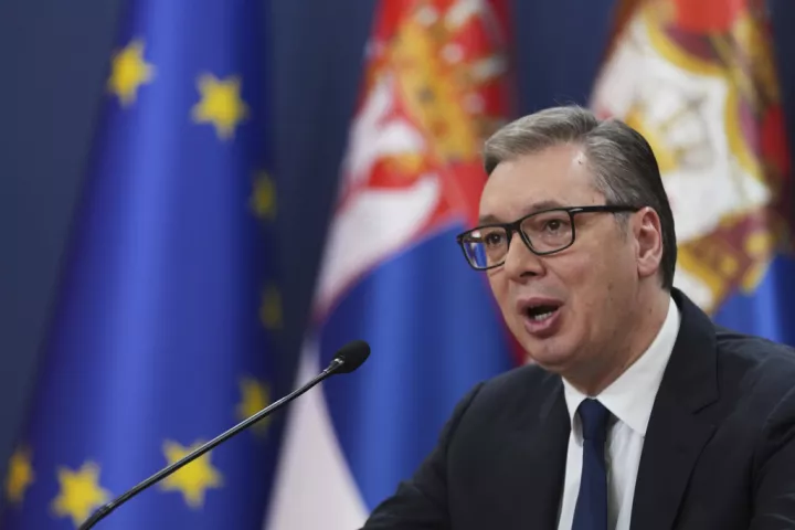 Σερβία: Θα επιβάλει πλαφόν στα περιθώρια κέρδους βασικών αγαθών και στα επιτόκια καταναλωτικών δανείων