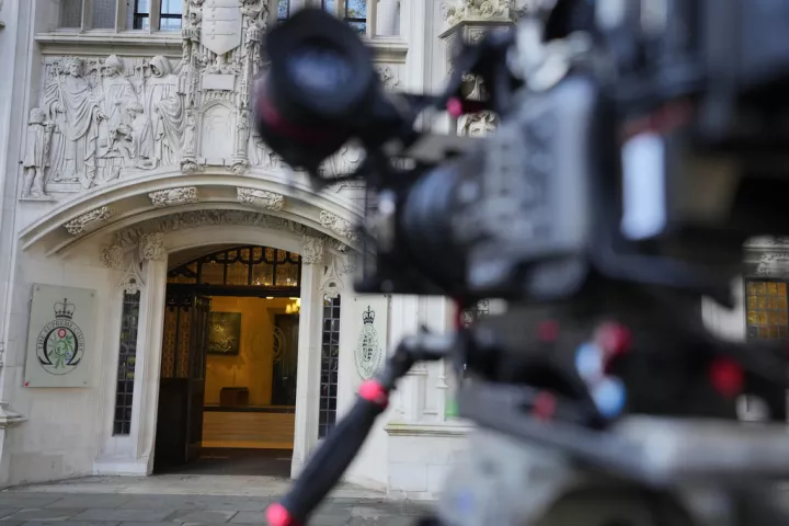 Βρετανία: H κυβέρνηση Στάρμερ υπόσχεται να επιταχύνει τη διαδικασία εξέτασης των αιτημάτων ασύλου