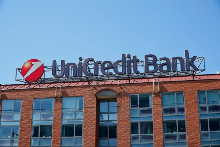 Η UniCredit ενίσχυσε στο 26% το ποσοστό της στην Commerzbank