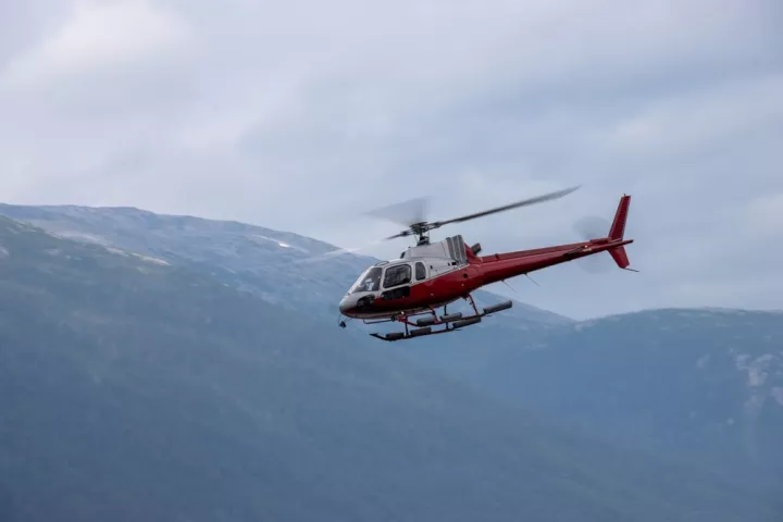 Ελικόπτερο συνετρίβη σε χωράφι στη Νήσο Γουάιτ της Αγγλίας - Ένας τραυματίας (pics)
