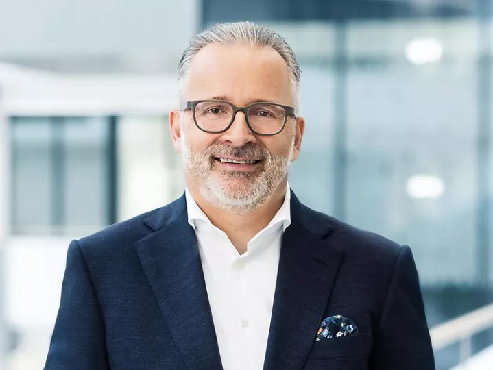 Henkel: Σημαντική αύξηση των πωλήσεων και βελτίωση στα περιθώρια κέρδους στο α' εξάμηνο του έτους