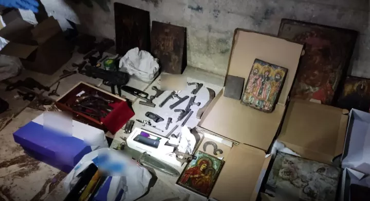 Πυρομαχικά και όπλα εντοπίστηκαν σε κάδο απορριμμάτων στην Καισαριανή (pics)