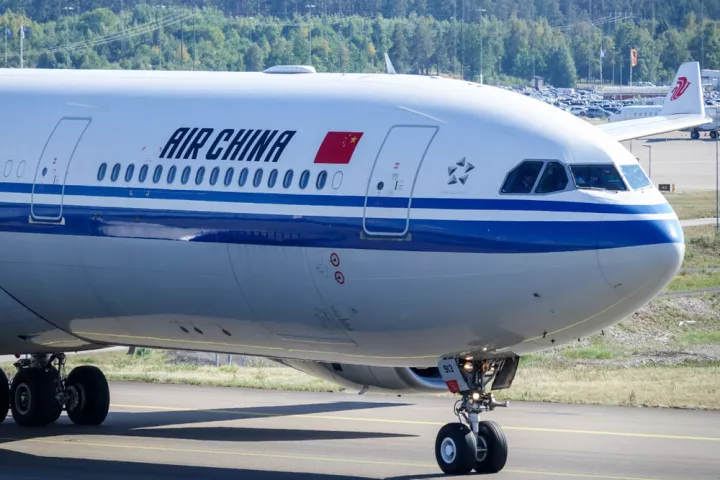 Αναγκαστική προσγείωση αεροσκάφους της Air China στη Σιβηρία λόγω βλάβης σε κινητήρα