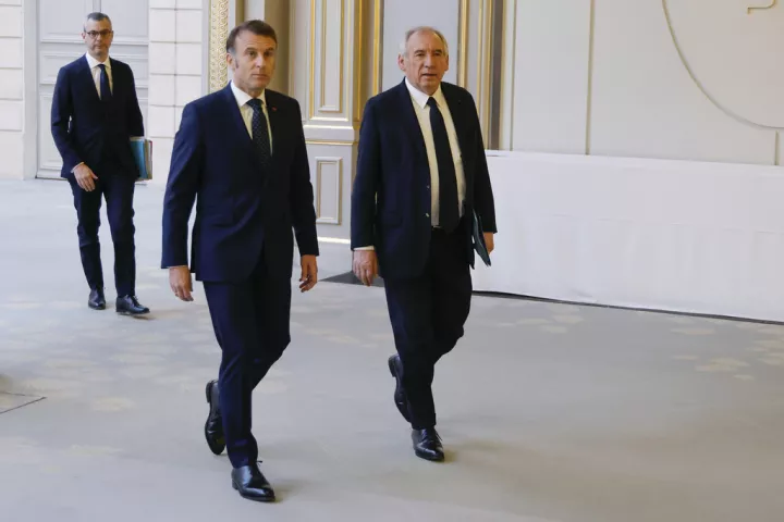 Ίσως χρειαστεί να προσφύγουμε στο ΔΝΤ προειδοποιεί ο Γάλλος ΥΠΟΙΚ -  Μπαϊρού: Χάος ή ευθύνη για τη Γαλλία