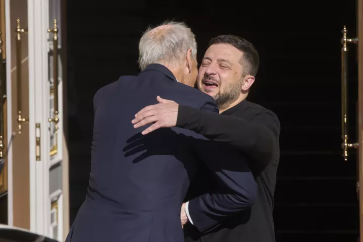 Ζελένσκι: Η Τουρκία, τα κράτη του Κόλπου και οι ευρωπαϊκές χώρες θα μπορούσαν να φιλοξενήσουν συνομιλίες με τον Πούτιν