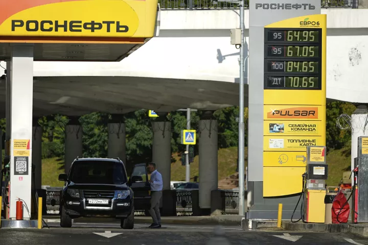 Ρωσία: Η Μόσχα παρατείνει την ισχύ της απαγόρευσης στις εξαγωγές βενζίνης