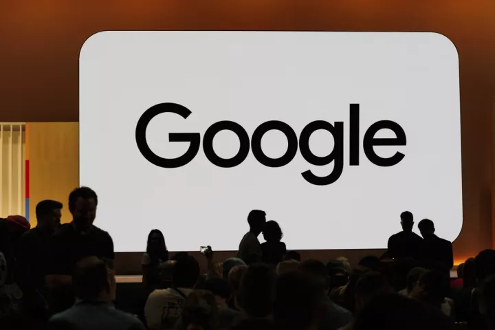 Η Google καταργεί θέσεις μάνατζερ για να αυξήσει την αποδοτικότητα