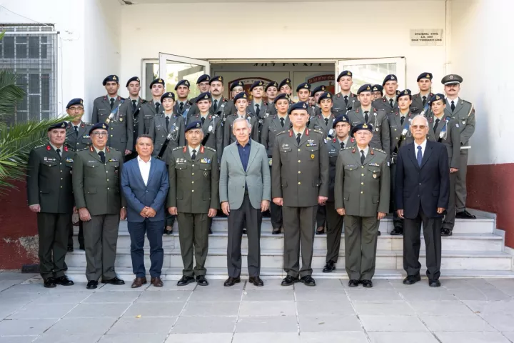 Ο υφ. Εθνικής Άμυνας, Θ.Δαβάκης, στην τελετή αποφοίτησης των ανθυπολοχαγών της ΣΕΥ