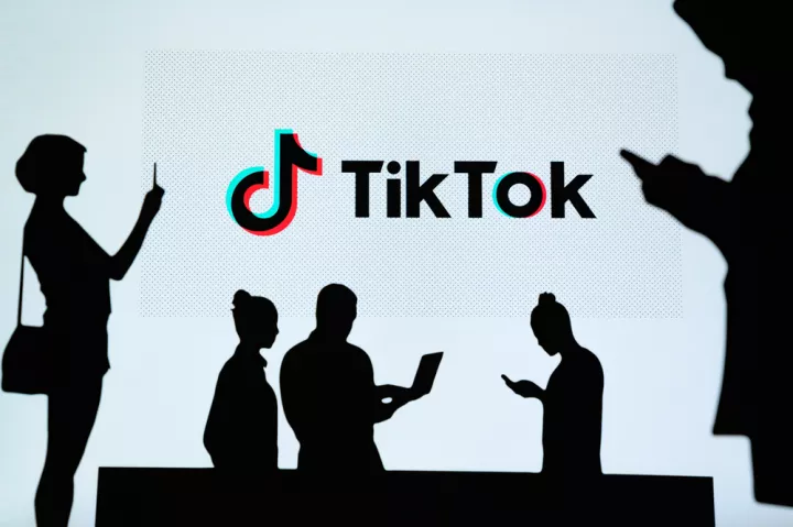 Το TikTok επιτρέπει πλέον στους χρήστες να στέλνουν φωνητικές σημειώσεις και εικόνες σε DM